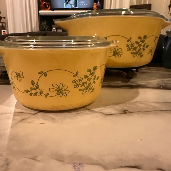 PYREX 2 piece set RARE RARE RARE!Yellow Floral Glass Mixing Bowl Set